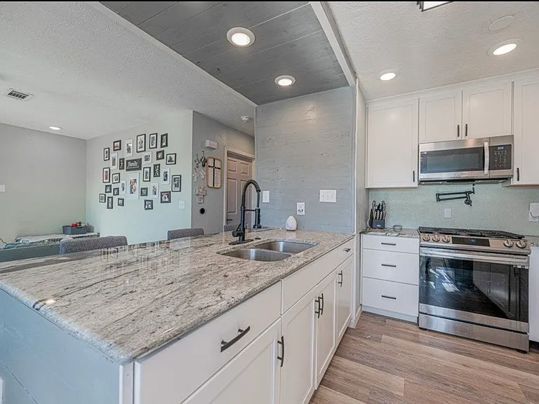 621 N Goldsmith St — Photo 21
