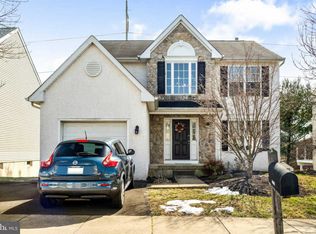 7921 Fox Run Ln, Philadelphia, PA 19111