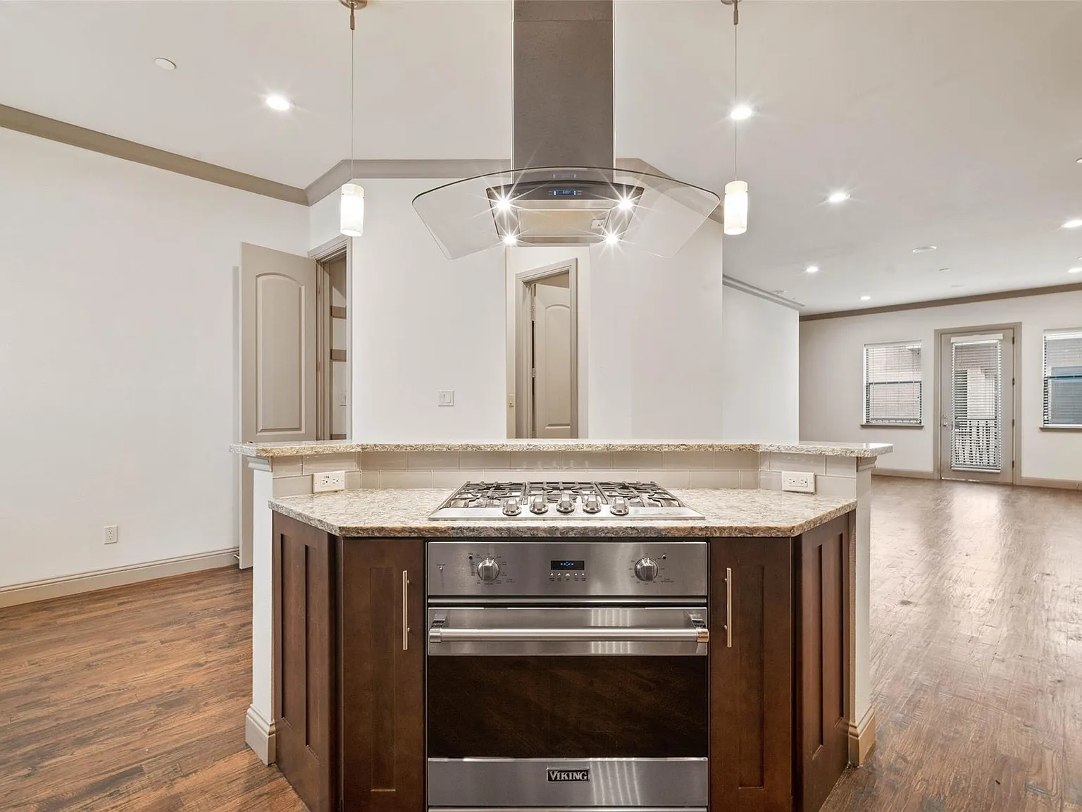 3 bed, 3.5 bath, 2034 sqft, $3,500 — Photo 1