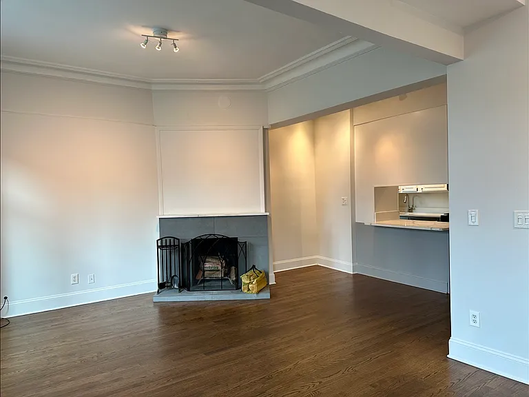 208 W Willow St #3 — Photo 5