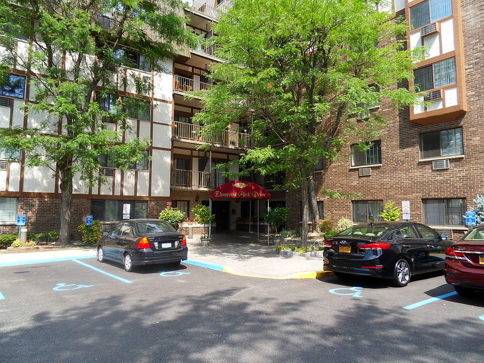 1st image of 2 Elmwood Park Dr APT 324