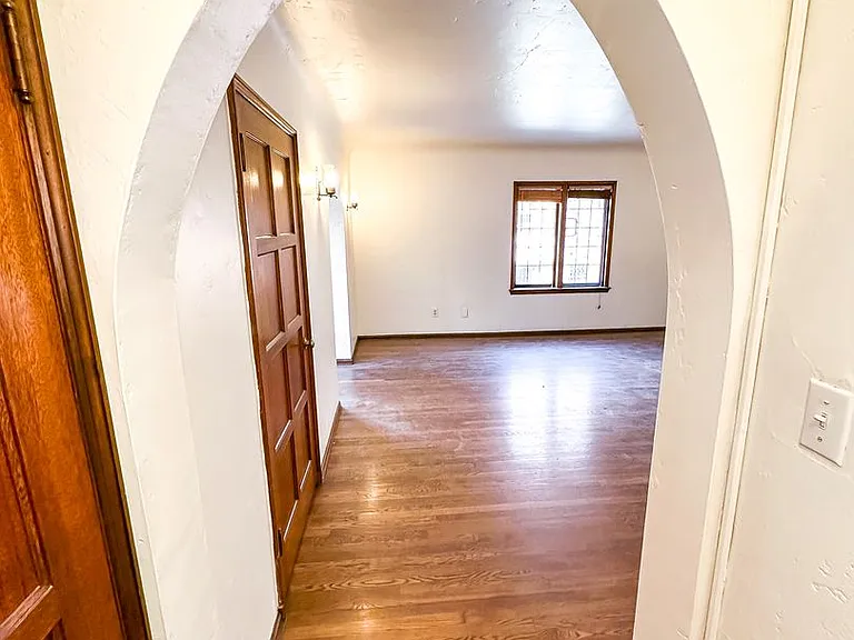 Ten-O-Five Anhalt Apartments — Photo 39