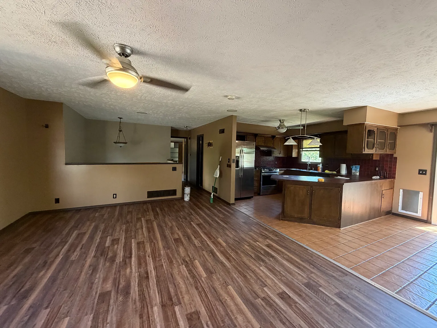 3 bed, 1230 sqft, $1,995 — Photo 3