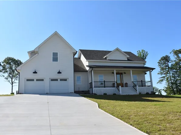 450 Falcons Lair West Dr, Walhalla, SC 29691