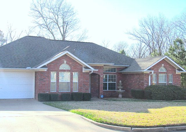 1st image of 201 Post Oak Ln
