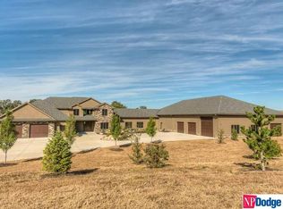 15682 Chasemore Dr, Plattsmouth, NE 68048