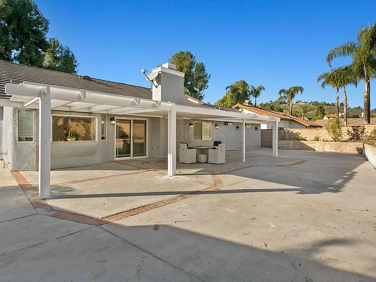 1210 N Country Hollow Dr — Photo 14