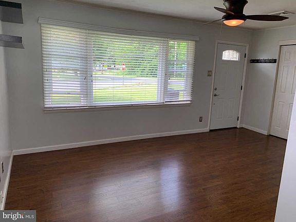 5th image of 901 Mantua Blvd