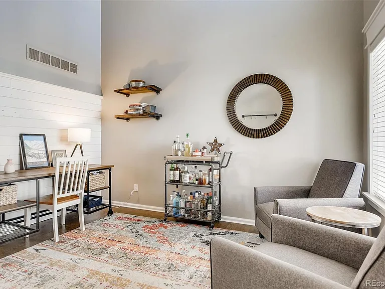 1118 Riddlewood Ln — Photo 4