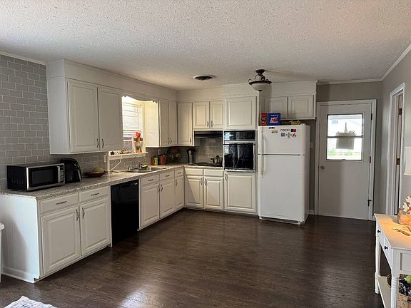 2nd image of 300 Kenneth St