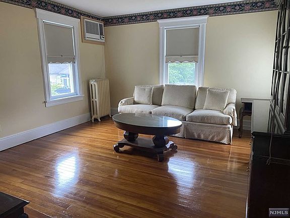 4th image of 241 Herbert Ave APT 2