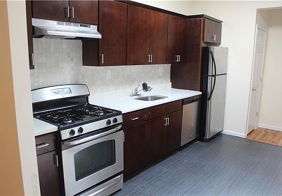 2nd image of 428 Macdonough St #2
