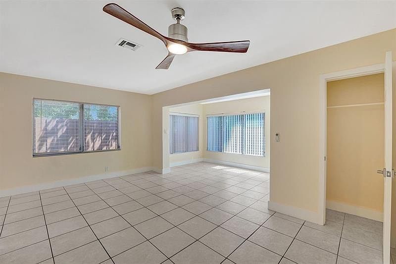 1st image of 609 NW 25th St #2