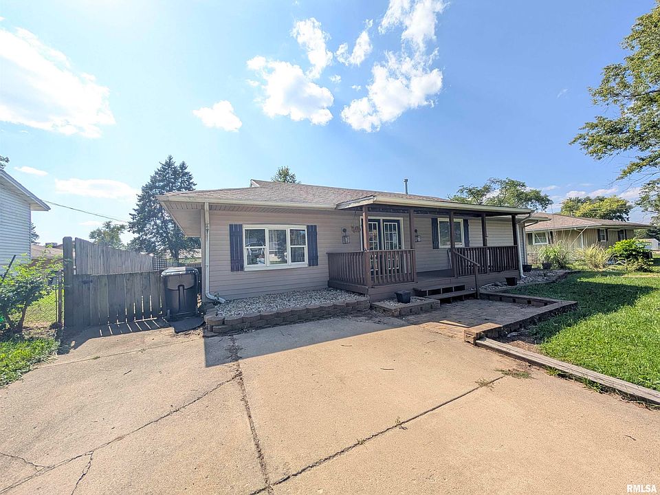 1st image of 104 S Meadowview Ln