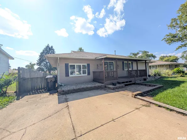 104 S Meadowview Ln, Washington, IL 61571