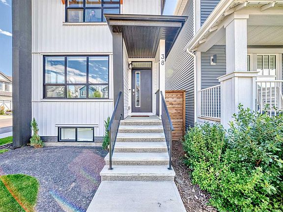 3rd image of 38 W Lavender Rd SE