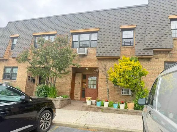 8440 98th St Floor 2, Woodhaven, NY 11421