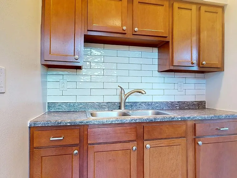 1800 Webster Ave #6 — Photo 22