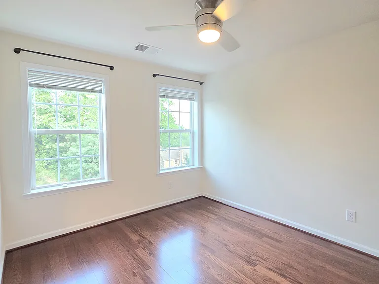 1343 Gilmore St — Photo 28