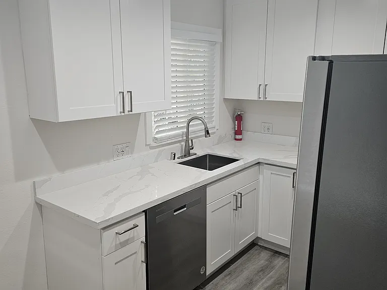5758 Thornhill Dr — Photo 7