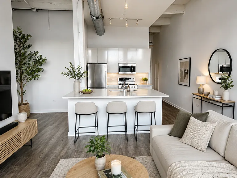 932 W Dakin St #305 — Photo 1