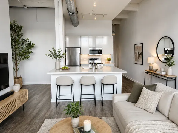 932 W Dakin St #305, Chicago, IL 60613