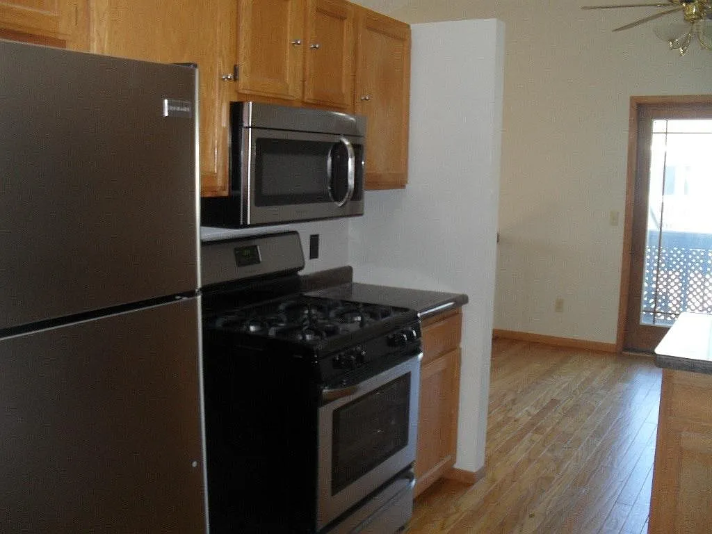 3 bed, 2126 sqft, $2,395 — Photo 4