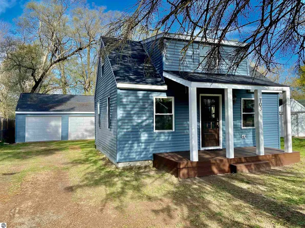 703 N Henry St, Mount Pleasant, MI 48858