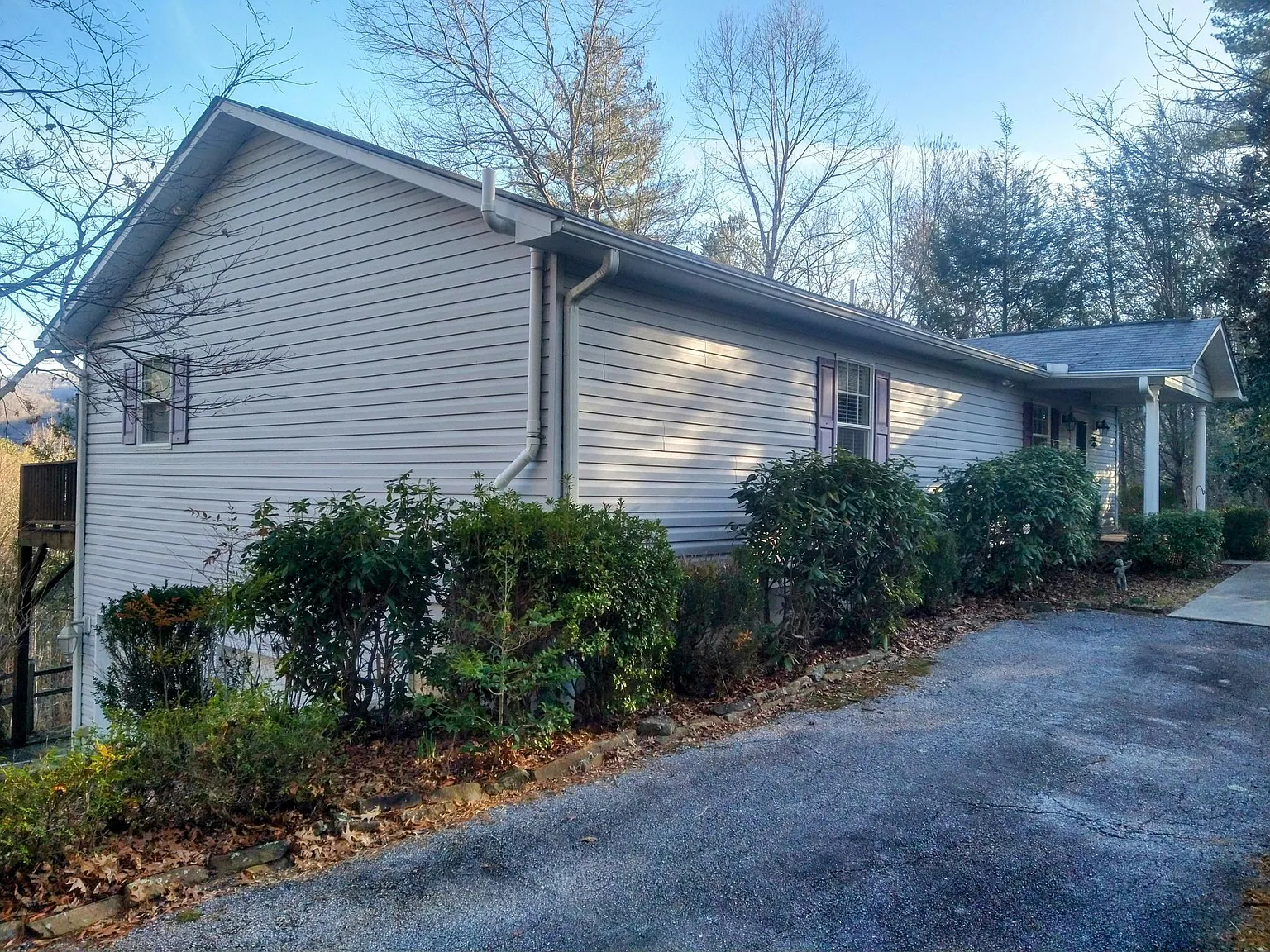 3 bed, 2400 sqft, $3,000 — Photo 2