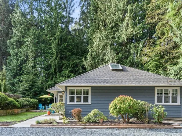 324 Chester Rd, Qualicum Beach, BC V9K 1B9