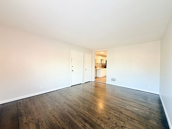 4th image of 5514 Chippewa St #2W