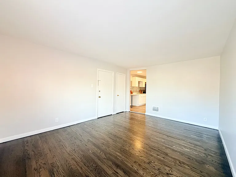 5514 Chippewa St #2W — Photo 4