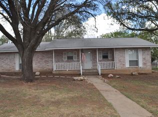 204 Frederick Rd, Fredericksburg, TX 78624