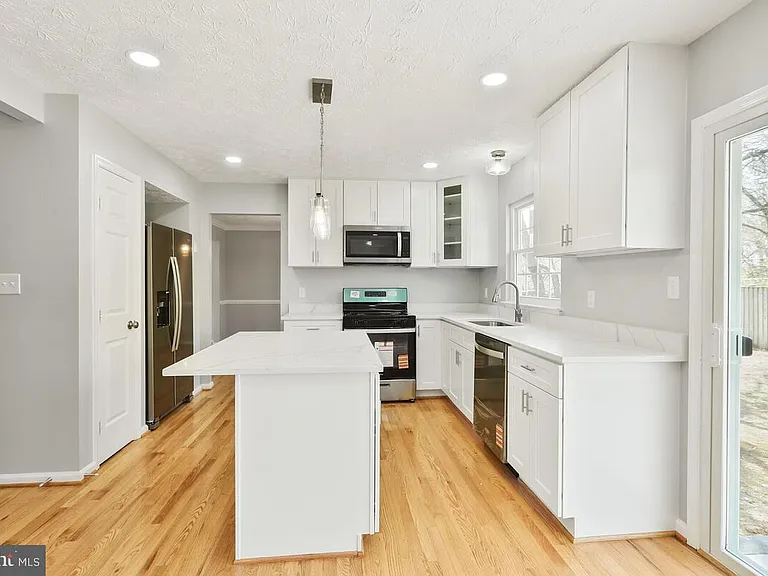 7802 Shallowbrook Ct — Photo 8