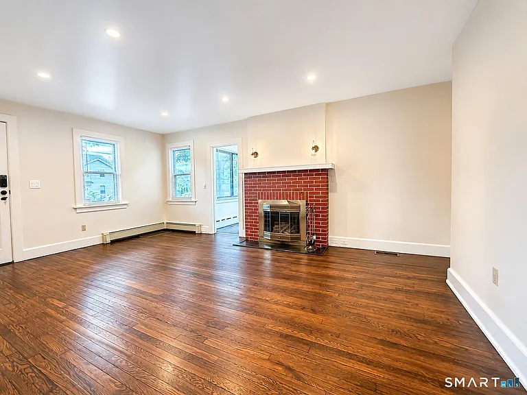 291 Strawberry Hill Ave — Photo 3