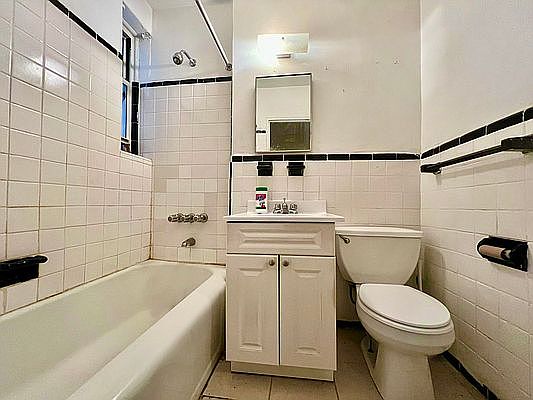 3rd image of 3320 Avenue H APT 3D