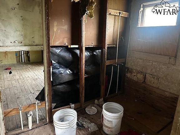 4th image of 1300 33rd St