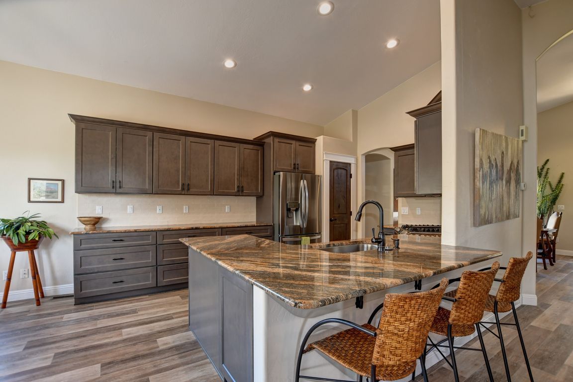 011_Kitchen open to great room