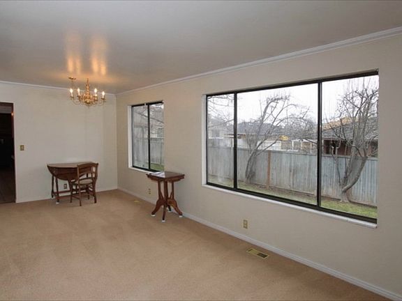 3rd image of 6874 S Pine View Cir
