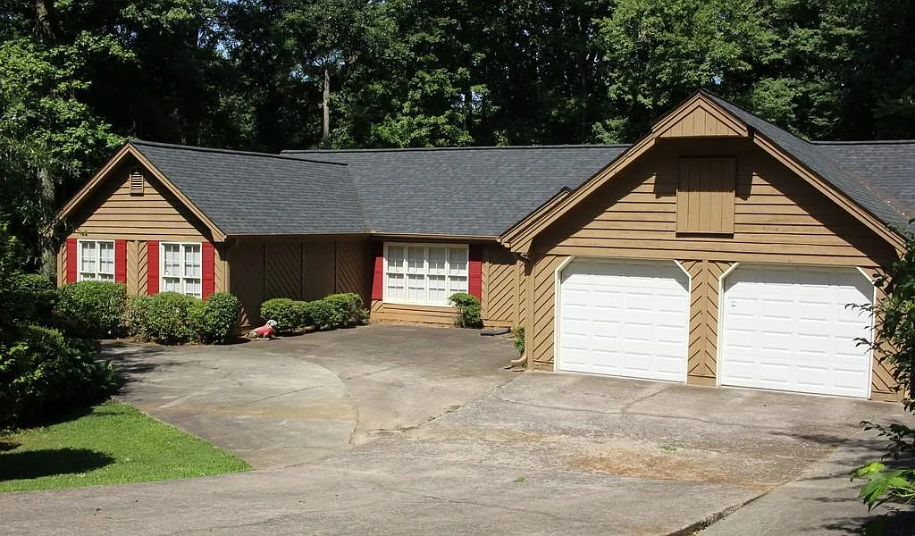 3 bed, 1948 sqft, $2,290 — Photo 1