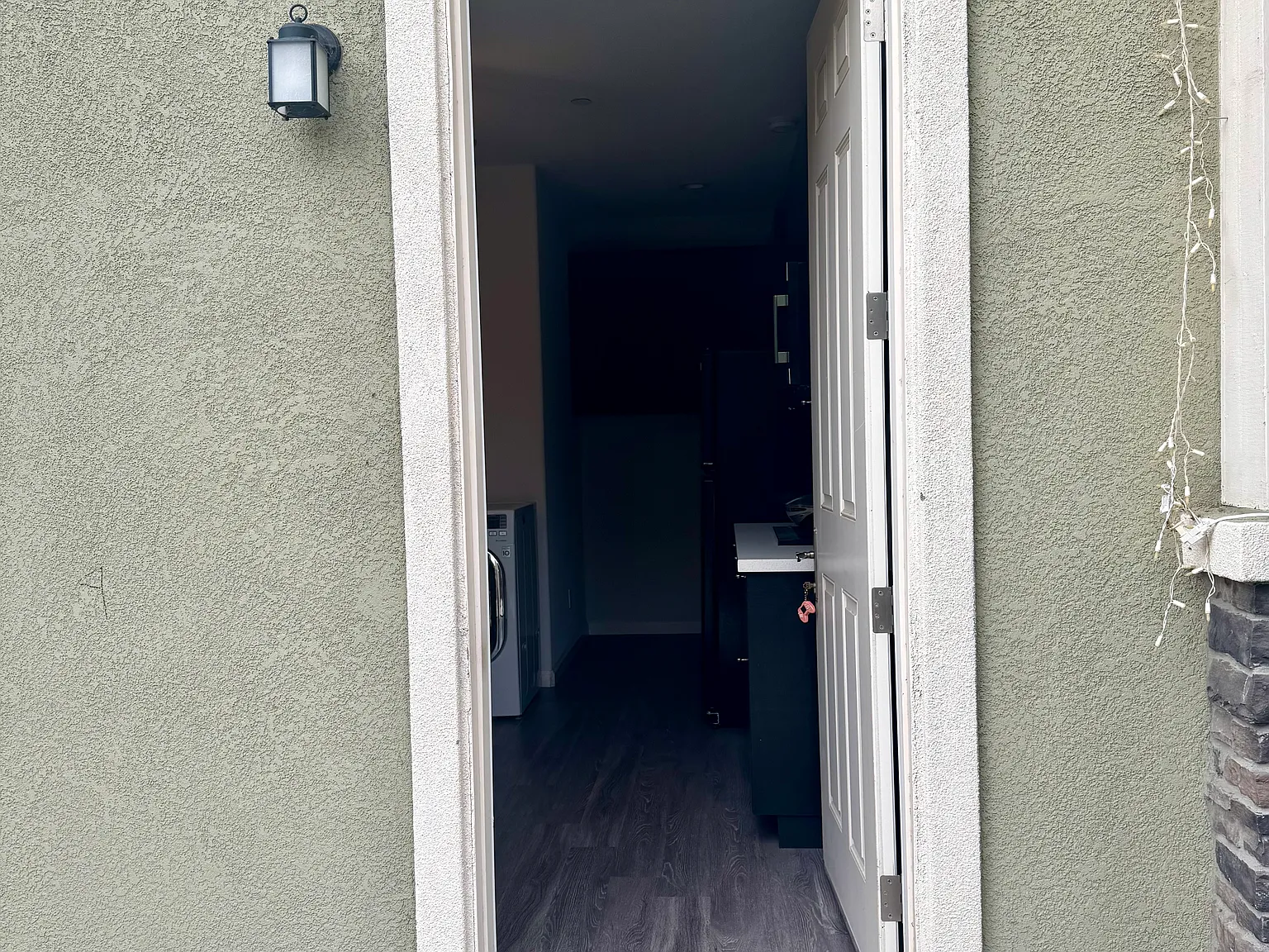 929 S Morgan Ln — Photo 2