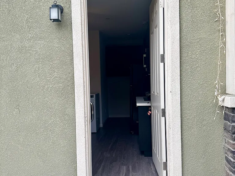 929 S Morgan Ln — Photo 2