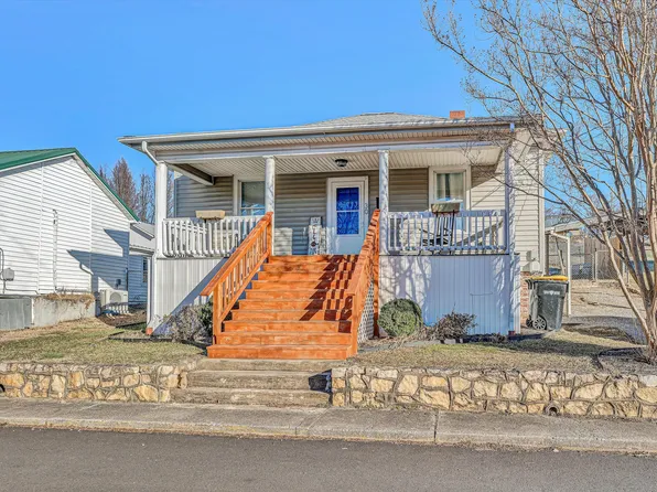 30 Scott St, Rocky Mount, VA 24151