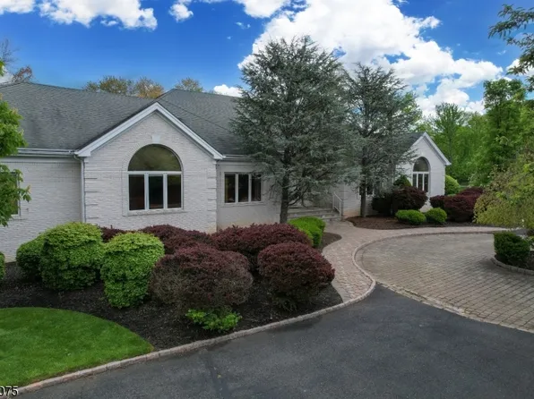 17 Elmwood Dr, Warren Twp., NJ 07059