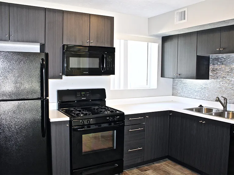 326 W Earll Dr #3 — Photo 4