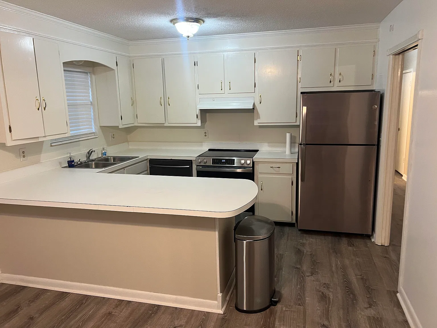 3 bed, 1857 sqft, $1,850 — Photo 2