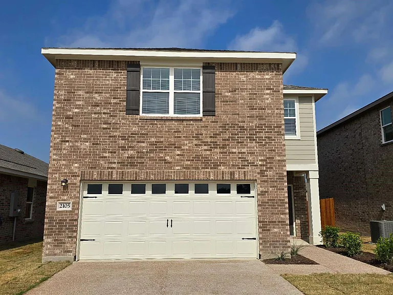 2105 Meadow Park Dr — Photo 1