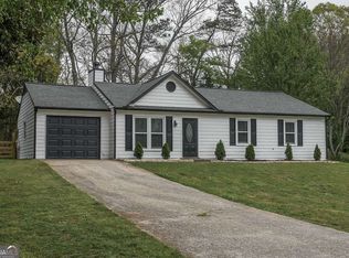 356 Meadow Trace Dr, Auburn, GA