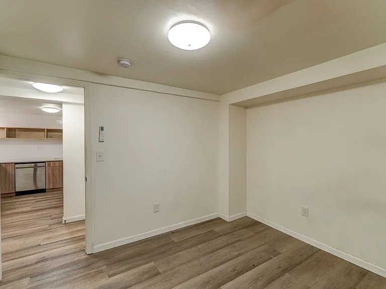 420 Whitney Ave — Photo 15
