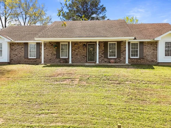 29 Creek Dr, Montgomery, AL 36117